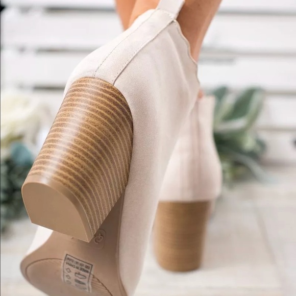 Beige and Blush scalloped v cut bootie PR-31 - Picture 5 of 8